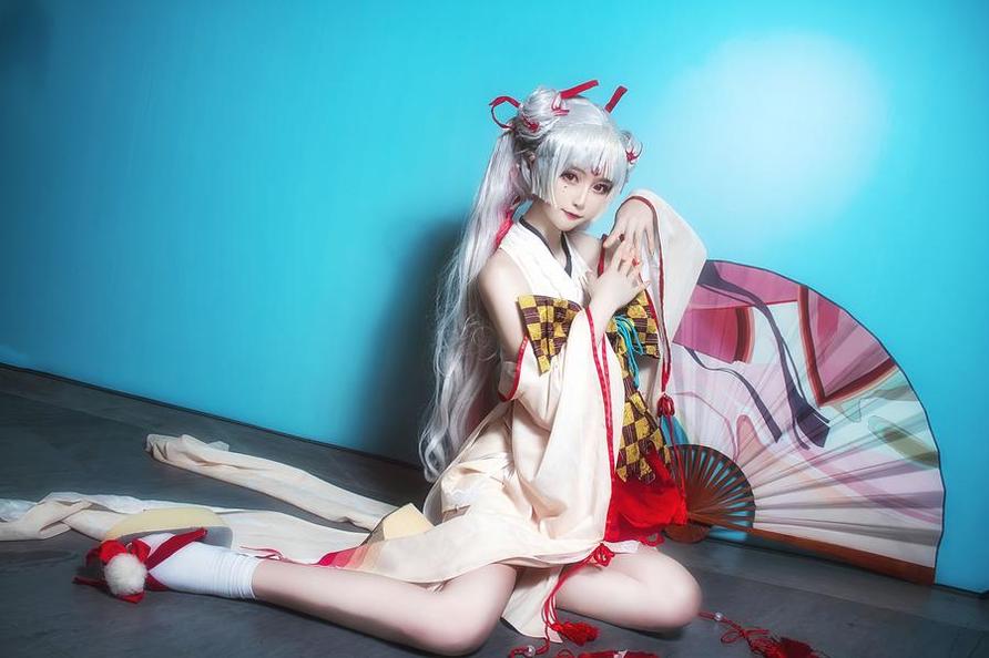 Yui金鱼毛衣图照片：精选原图，欣赏cosplay之美